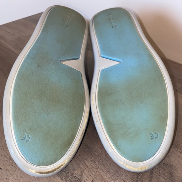 Vionic Penelope slip on sneaker in gray. Size 7.5 - Picture 12 of 13